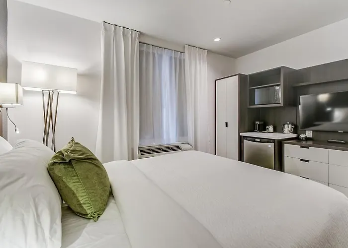 Standard Queen Room