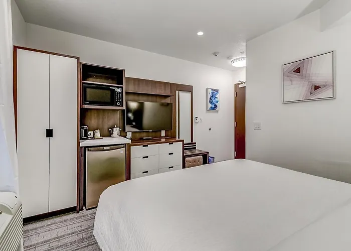 Standard Queen Room